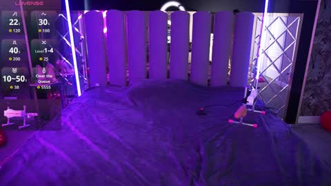 danielareign online show from March 31, 1:33 pm