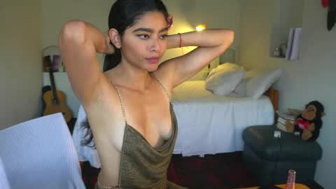 danalle .. online show from April 24, 6:44 pm