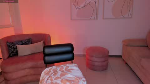 Danna Cruz  online show from April 5, 8:19 pm