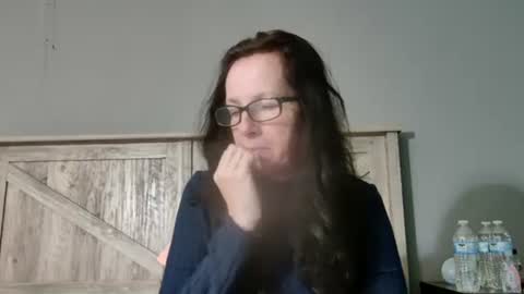 Dazzling Peach Goddess online show from March 8, 3:11 pm