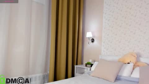 Jennifer online show from March 20, 11:53 pm