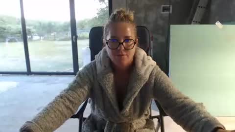 hi guys i m a cute milf i m here for good time and nice people pls be respectfool and enjoy me online show from July 4, 3:02 am
