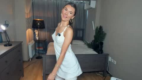 Laura online show from May 4, 8:07 am