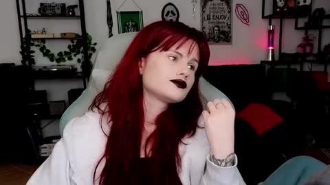 dellacrush_ online show from April 15, 7:58 pm