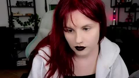 dellacrush_ online show from April 15, 7:03 pm