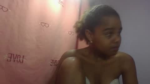 delphine online show from April 9, 6:30 am