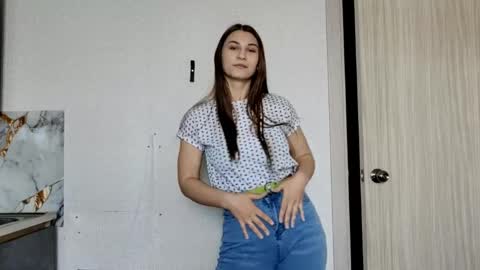 Mia online show from April 27, 6:10 am