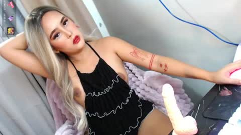 desireedreams_ online show from June 29, 3:56 pm