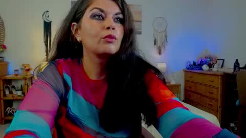 HellenMoon online show from June 4, 8:30 am