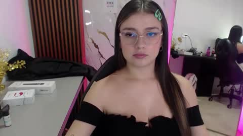 diamond_juliana_ online show from April 18, 4:04 am
