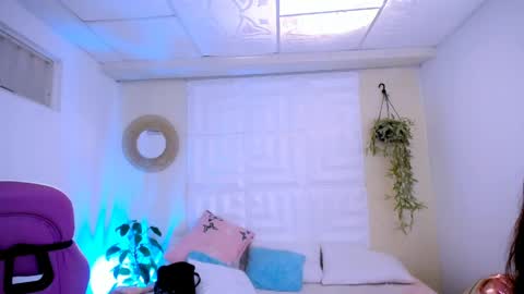 DINA online show from May 30, 7:10 pm