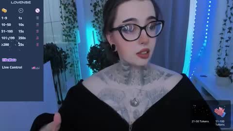 dixipixi_ online show from March 5, 5:47 am