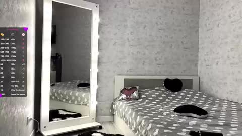 Annie PVT IS OPEN online show from October 9, 10:25 pm