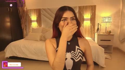 doll_kira_ online show from April 15, 3:45 pm