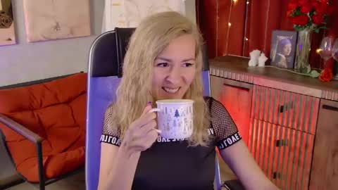 Donna online show from June 3, 7:08 pm