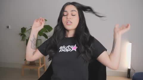 Sara online show from April 14, 2:33 am