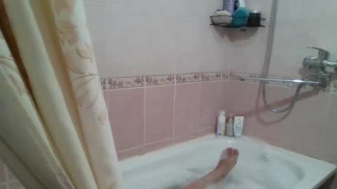 dream_petal_ online show from March 14, 3:46 pm