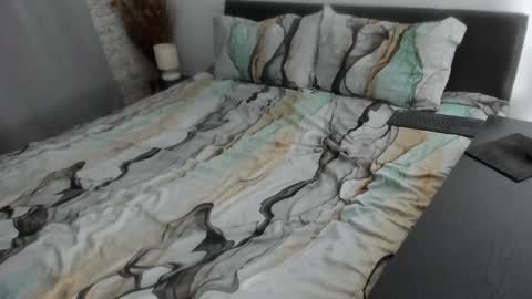 Dyanne online show from March 12, 5:59 pm