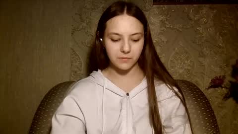 Yuni online show from April 18, 7:58 pm