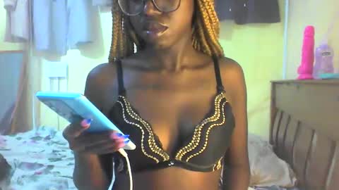 Ebonymuse2 online show from April 15, 7:58 pm