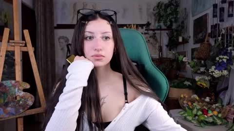 effiemeowley online show from April 18, 6:05 am