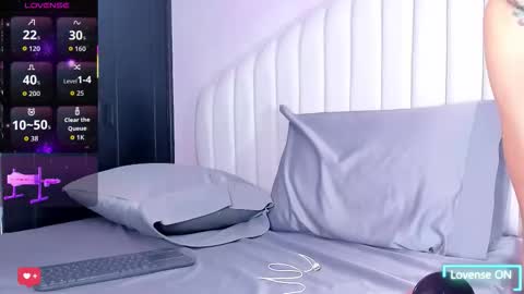 Eimy online show from November 1, 9:30 pm