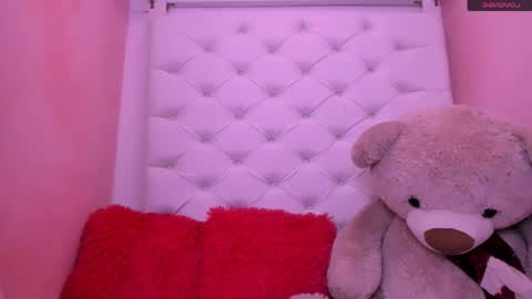 eimy online show from April 10, 2:01 pm