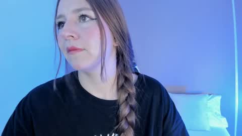 E L A I A online show from May 26, 11:53 am