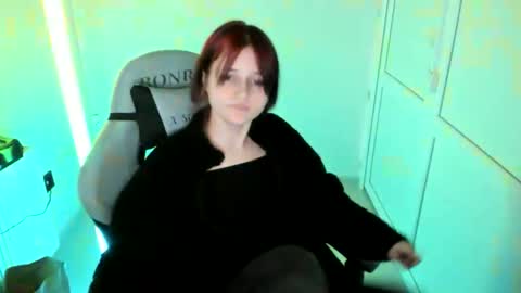 Evie online show from April 27, 7:33 pm