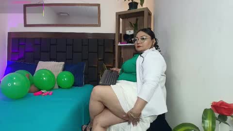 elenna_boobs_ online show from March 17, 3:21 am