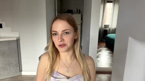 elinorproescher online show from May 18, 12:44 pm