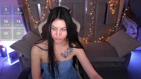 elisevelour online show from April 10, 12:55 pm