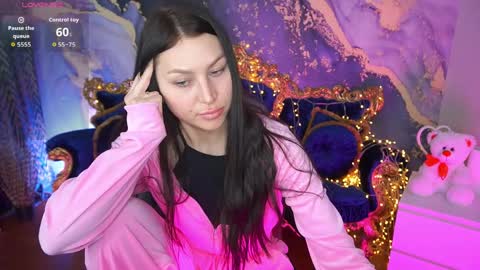 elisevelour online show from April 5, 12:37 pm