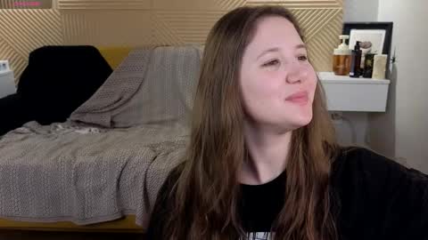 Lisa  online show from April 13, 5:25 pm