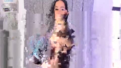 Ella online show from April 14, 1:22 pm