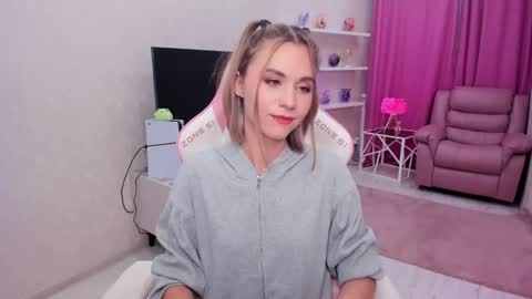 ellacurtis online show from April 30, 2:06 am