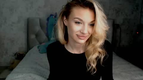 ellamilla online show from July 2, 12:55 pm