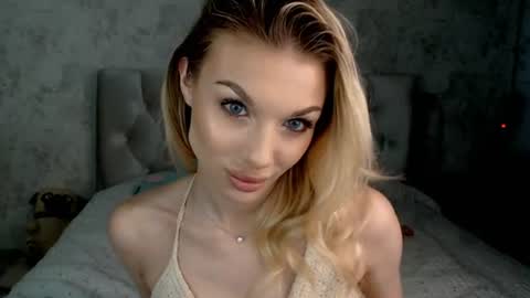 ellamilla online show from June 24, 1:21 pm