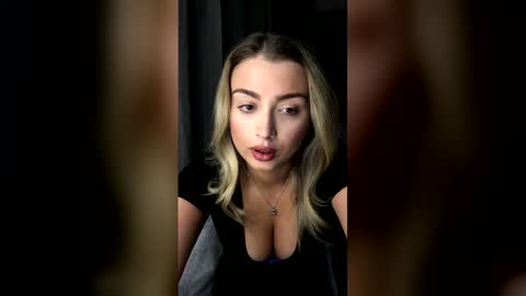 ellarivers online show from March 31, 3:06 am