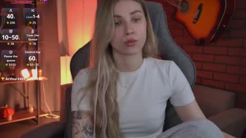 elliecutes online show from April 13, 8:48 am