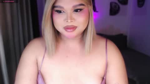 Ellise online show from May 23, 5:17 am