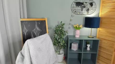 elliup online show from April 16, 5:01 pm