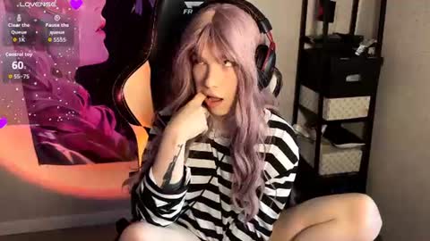 Pink online show from June 25, 5:03 pm
