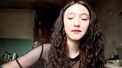 Elara online show from June 17, 2:13 am