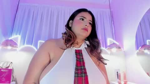 Emiily Grace online show from May 28, 11:30 am