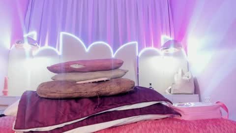 Emiily Grace online show from May 11, 4:04 pm