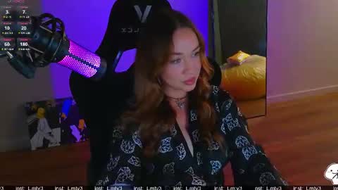 Emili online show from July 8, 9:33 am