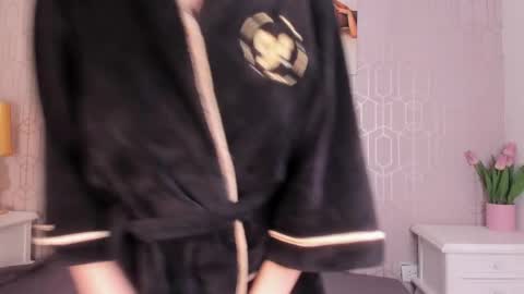 Emilie online show from May 5, 2:09 pm