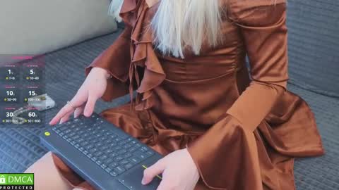 emilielong online show from April 16, 5:41 am