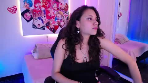 Emili Russo online show from November 25, 7:47 pm